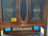 Lot 16 - vintage eiken buffetkast met glas in looddeuren en spiegel a - afbeelding 2 van  8