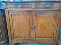Lot 16 - vintage eiken buffetkast met glas in looddeuren en spiegel a - afbeelding 5 van  8