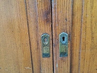 Lot 16 - vintage eiken buffetkast met glas in looddeuren en spiegel a - afbeelding 7 van  8