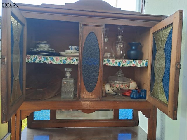Lot 16 - vintage eiken buffetkast met glas in looddeuren en spiegel a - afbeelding 8 van  8