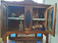 Lot 16 - vintage eiken buffetkast met glas in looddeuren en spiegel a - afbeelding 8 van  8
