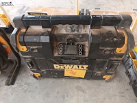 Lot 16 - werfradio dewalt met laadfunctie