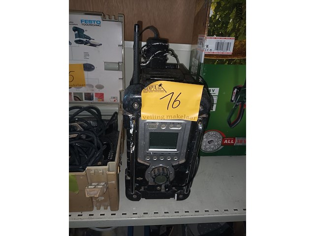 Lot 16 - werfradio makita - afbeelding 1 van  5