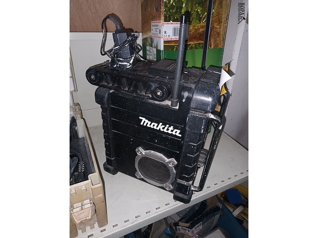 Lot 16 - werfradio makita - afbeelding 2 van  5