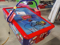 Lot 16 - wik baby air hockey