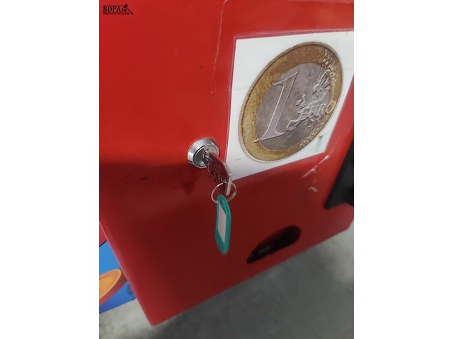 Lot 16 - wik baby air hockey - afbeelding 3 van  7