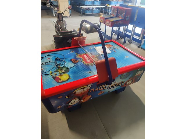 Lot 16 - wik baby air hockey - afbeelding 4 van  7
