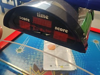 Lot 16 - wik baby air hockey - afbeelding 7 van  7