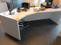 Lot 16 - witte bureau met schuine hoek