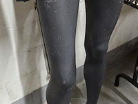 Lot 160 - etalagepop zwart op voet - afbeelding 3 van  4