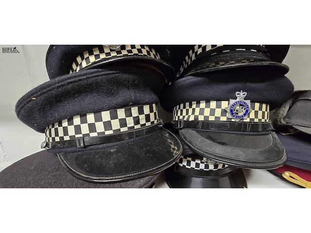 Lot 160 - groot btittanië 6 kepies - afbeelding 3 van  4