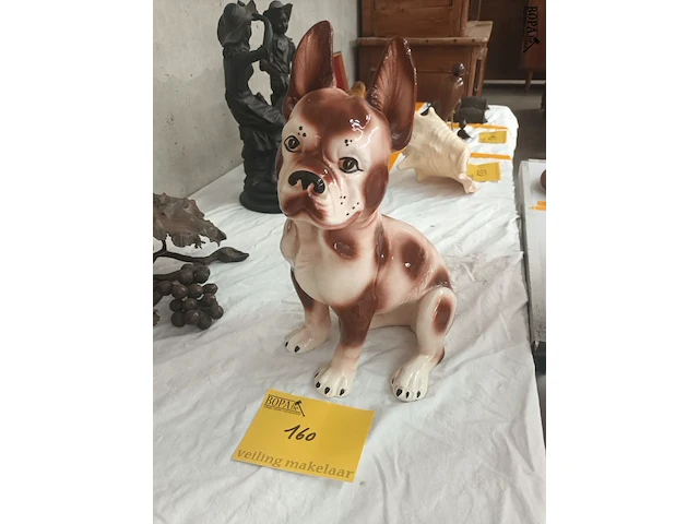 Lot 160 - hond in porselein - afbeelding 1 van  4
