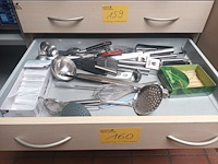 Lot 160 - keukengerei. inhoud lade - afbeelding 1 van  3