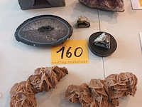 Lot 160 - kristallen, geode, woestijnroos. 7 stuks - afbeelding 1 van  4
