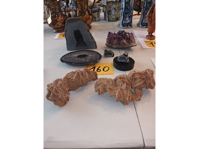 Lot 160 - kristallen, geode, woestijnroos. 7 stuks - afbeelding 2 van  4
