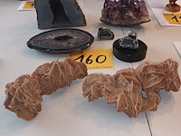 Lot 160 - kristallen, geode, woestijnroos. 7 stuks - afbeelding 2 van  4