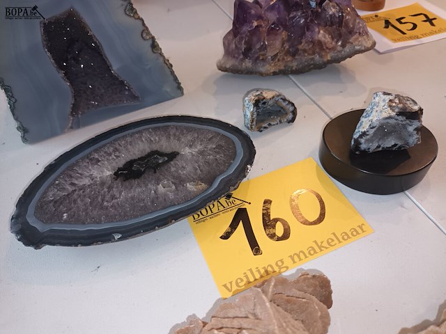 Lot 160 - kristallen, geode, woestijnroos. 7 stuks - afbeelding 3 van  4