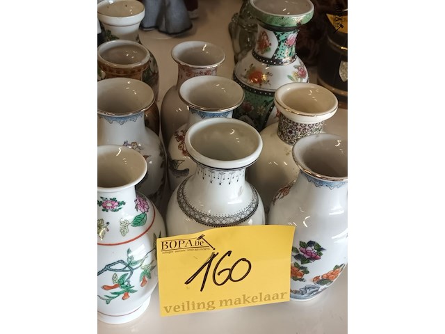 Lot 160 - oosterse vaasjes. 10 stuks - afbeelding 1 van  3