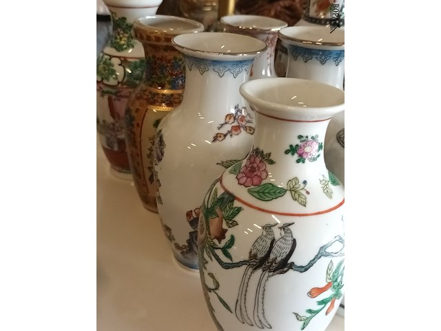 Lot 160 - oosterse vaasjes. 10 stuks - afbeelding 2 van  3