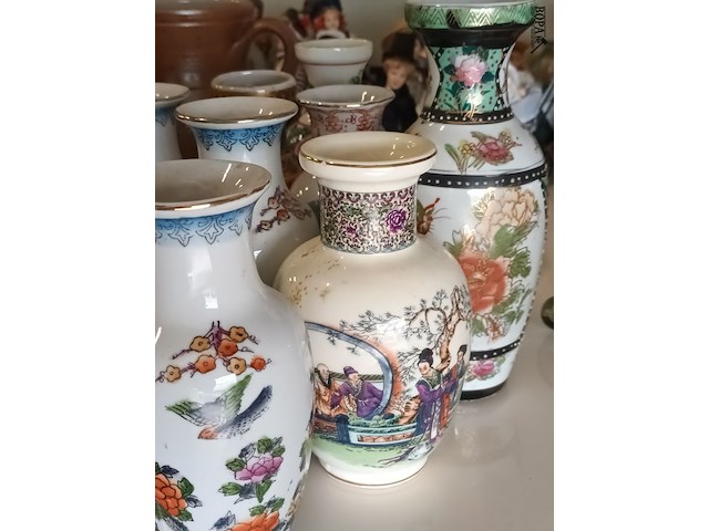 Lot 160 - oosterse vaasjes. 10 stuks - afbeelding 3 van  3
