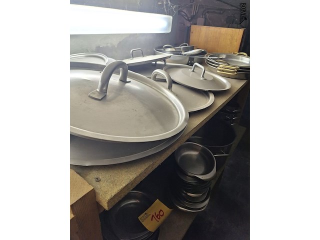 Lot 160 - rvs schalen en kommen en bestek - afbeelding 1 van  5