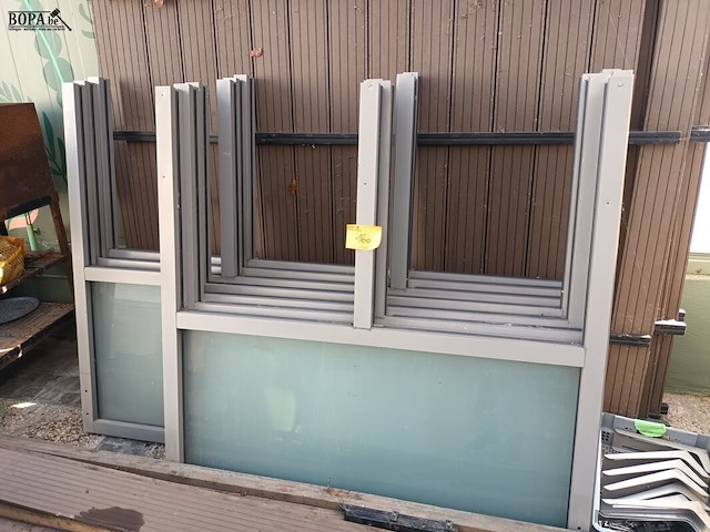 Lot 160 - terraswanden en vloer - afbeelding 1 van  4