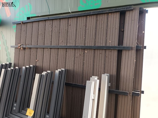 Lot 160 - terraswanden en vloer - afbeelding 2 van  4