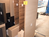 Lot 160 - transportkar met inhoud - afbeelding 1 van  3