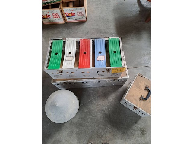 Lot 160 - vintage aluminium duivenmanden voor transport postduiven - 3 - afbeelding 2 van  3