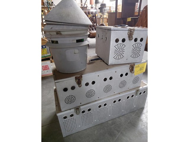 Lot 160 - vintage aluminium duivenmanden voor transport postduiven - 3 - afbeelding 3 van  3