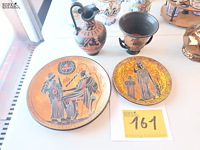 Lot 161 - griekse vazen en sierborden. 4 stuks - afbeelding 1 van  4