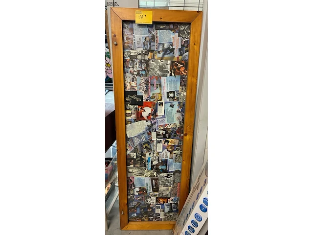 Lot 161 - grote houten wandlijst met collage blues/jazz - afbeelding 1 van  5
