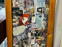 Lot 161 - grote houten wandlijst met collage blues/jazz