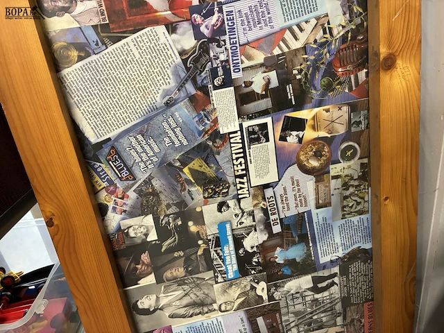Lot 161 - grote houten wandlijst met collage blues/jazz - afbeelding 3 van  5