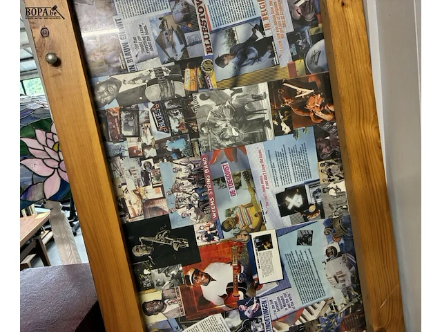 Lot 161 - grote houten wandlijst met collage blues/jazz - afbeelding 4 van  5