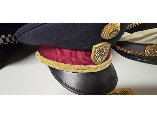 Lot 161 - oostenrijk 2 kepies - afbeelding 2 van  3