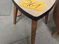 Lot 161 - vintage naaipoef en vintage bijzettafeltje - afbeelding 2 van  5