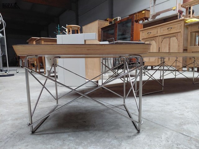 Lot 161 - vitra eames elliptical table etr - 'surfboardtable' door cha - afbeelding 6 van  7