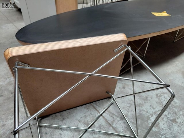 Lot 161 - vitra eames elliptical table etr - 'surfboardtable' door cha - afbeelding 7 van  7