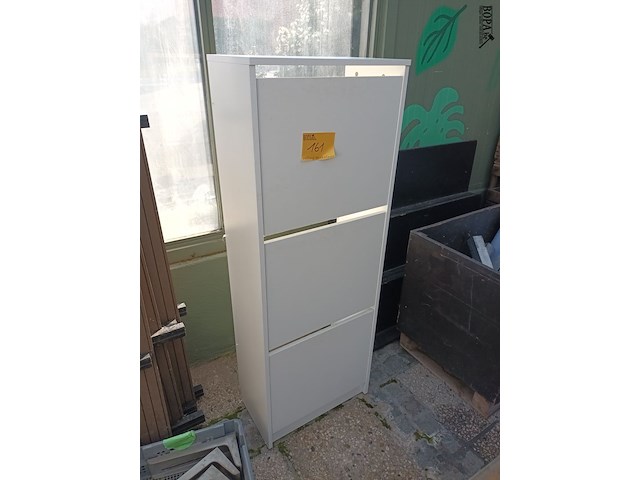 Lot 161 - witte schoenenkast - afbeelding 1 van  2