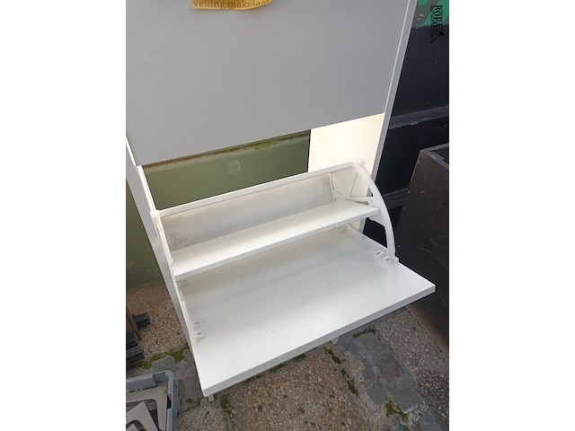 Lot 161 - witte schoenenkast - afbeelding 2 van  2