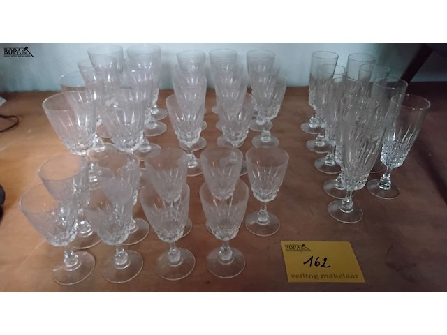 Lot 162 - kristallen glazen - 4 soorten - afbeelding 1 van  1