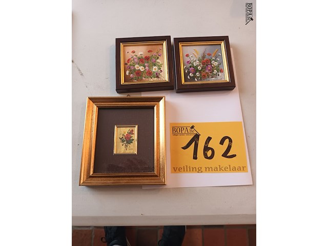 Lot 162 - miniatuur kaders met bloemen. 3 stuks - afbeelding 1 van  4