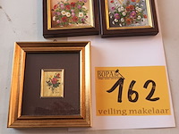 Lot 162 - miniatuur kaders met bloemen. 3 stuks - afbeelding 1 van  4