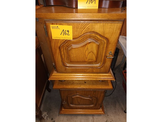 Lot 162 - nachtkastjes. 2 stuks - afbeelding 1 van  3