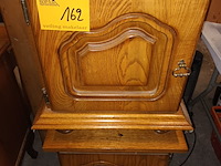 Lot 162 - nachtkastjes. 2 stuks