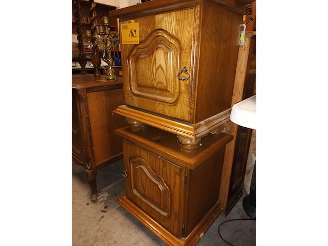 Lot 162 - nachtkastjes. 2 stuks - afbeelding 2 van  3