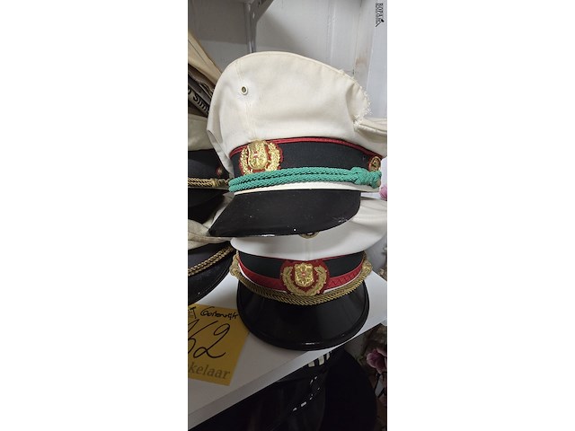 Lot 162 - oostenrijk 4 kepies + 1 schuitje - afbeelding 2 van  4