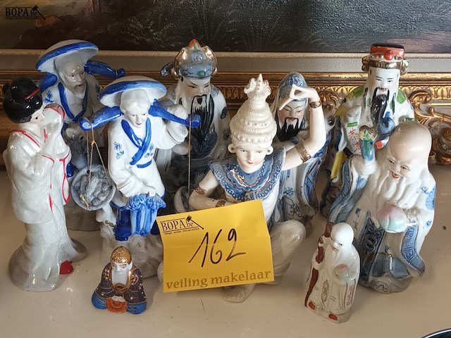 Lot 162 - oosterse beelden. 10 stuks - afbeelding 1 van  4