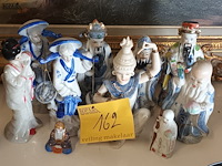 Lot 162 - oosterse beelden. 10 stuks - afbeelding 1 van  4